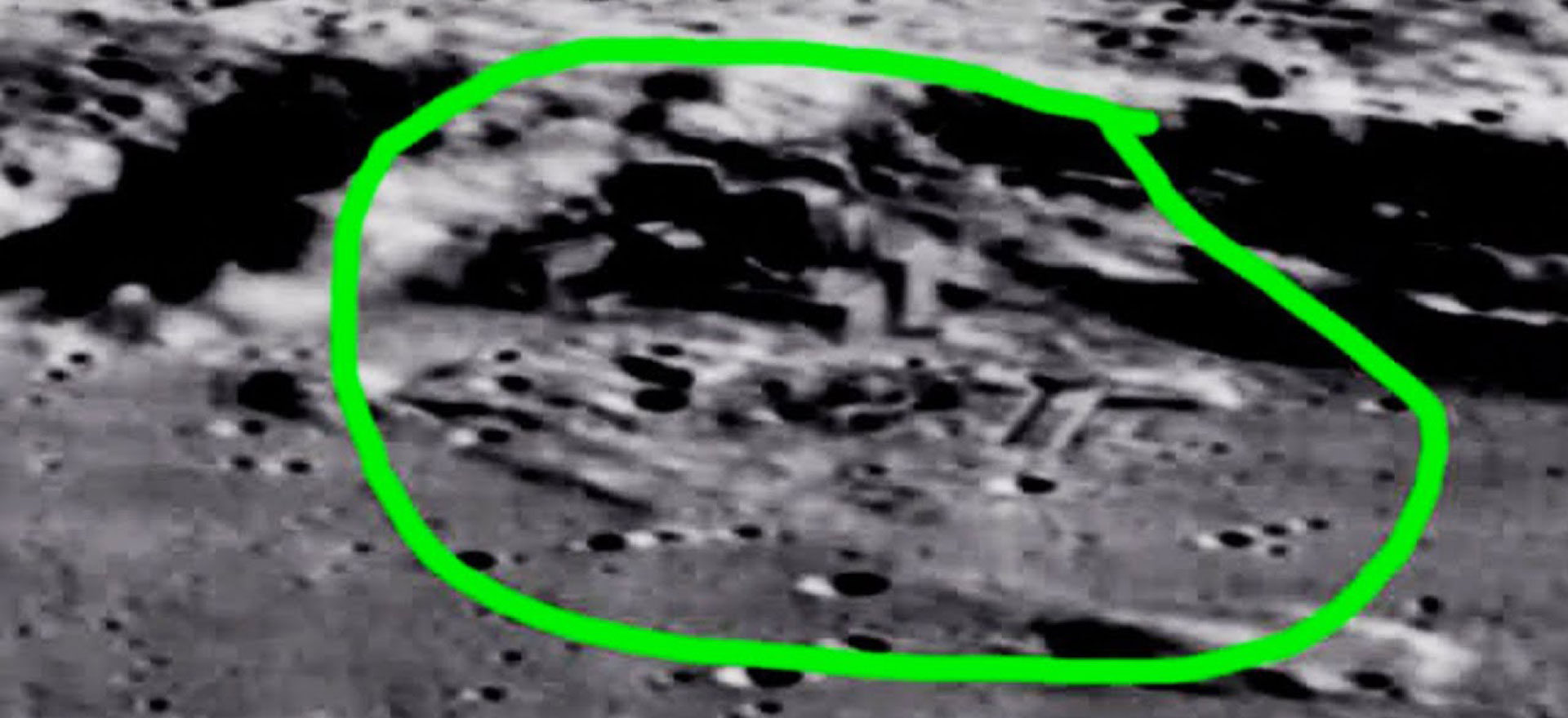 ¿China muestra fotografía de base extraterrestre en la cara oculta de la luna?